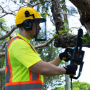 Kit de casco de seguridad estilo gorra con protector facial de malla de hierro y orejeras