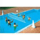 Partido de voleibol y baloncesto en el interior de Swimline Pool Jam